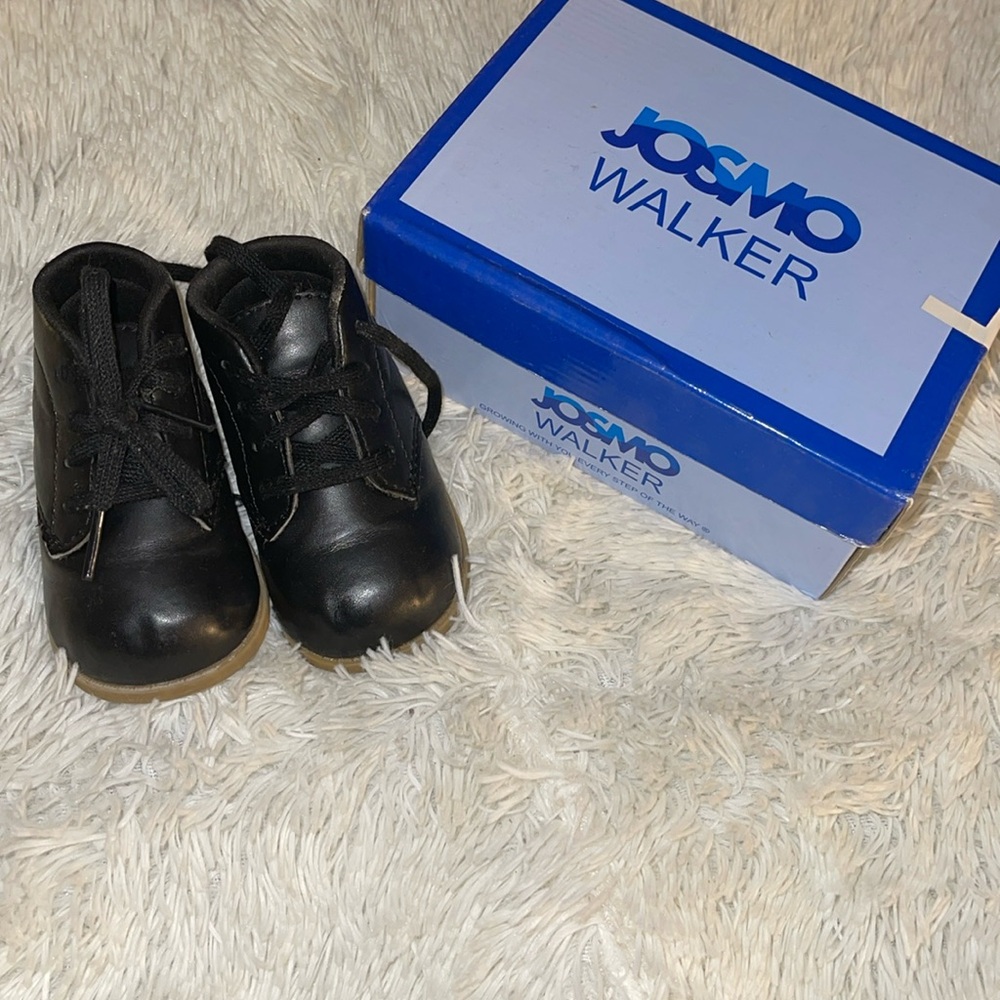 Joan Walker 4-4.5 Black Walking Shoe Lace Up COMES W/BOX